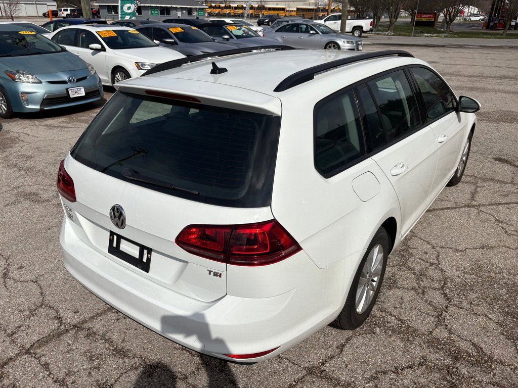 Used 2016 Volkswagen Golf S image 4