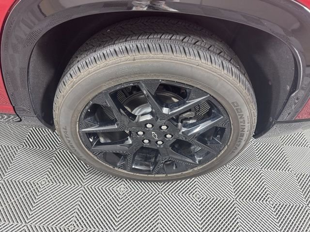 Used 2025 Chevrolet Traverse RS image 12