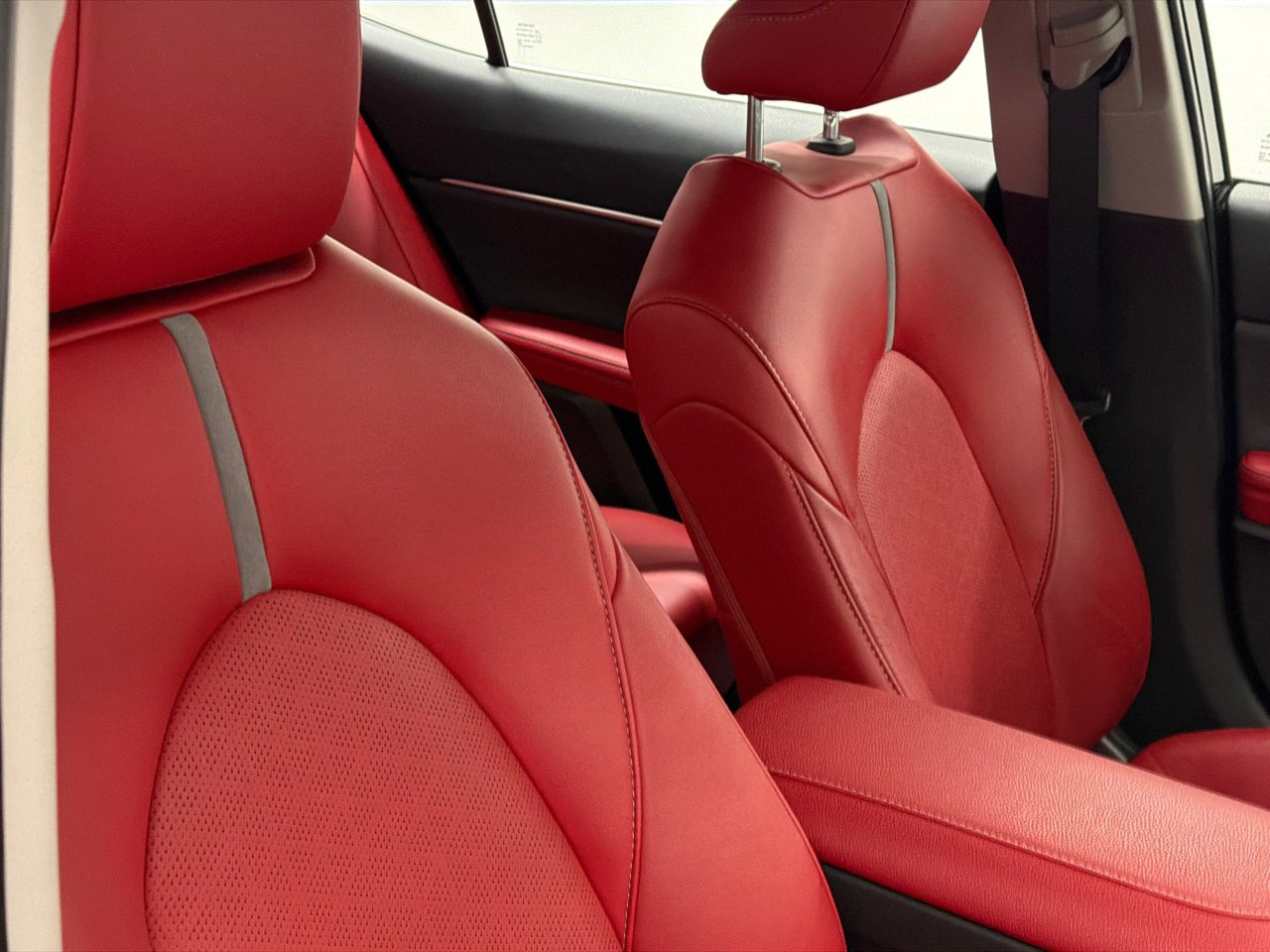 Used 2023 Toyota Camry XSE image 8