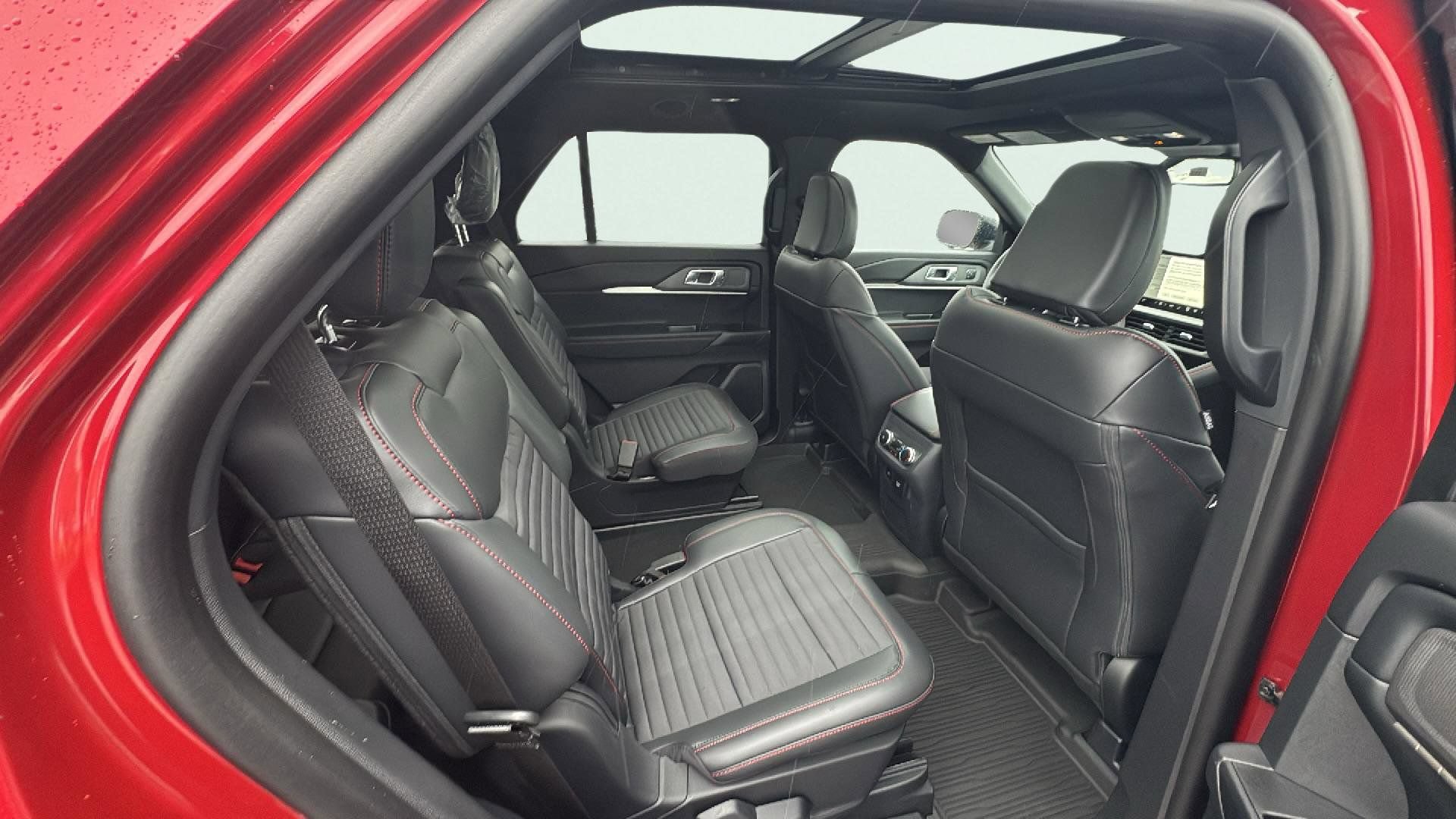 Used 2025 Ford Explorer ST-Line w/ Premium Package AWD/4WD image 28