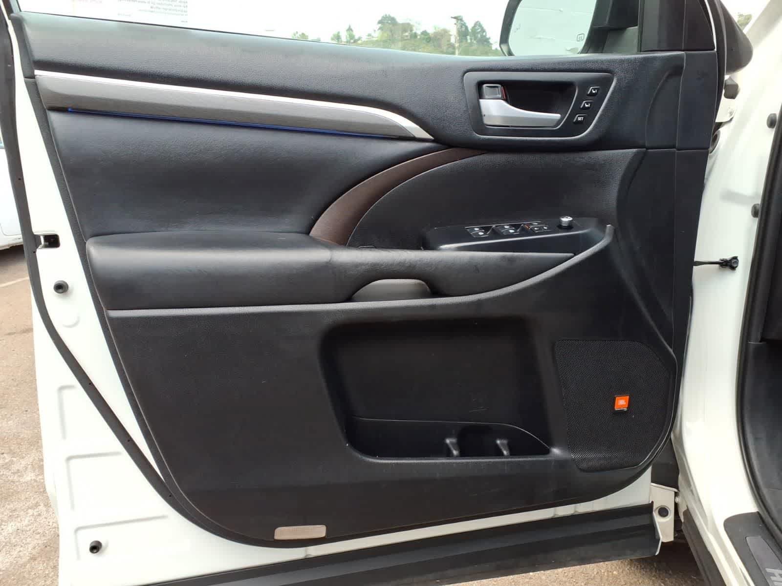 Used 2019 Toyota Highlander Limited FWD image 14