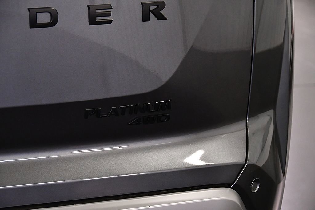 Used 2025 Nissan Pathfinder Platinum AWD/4WD image 10