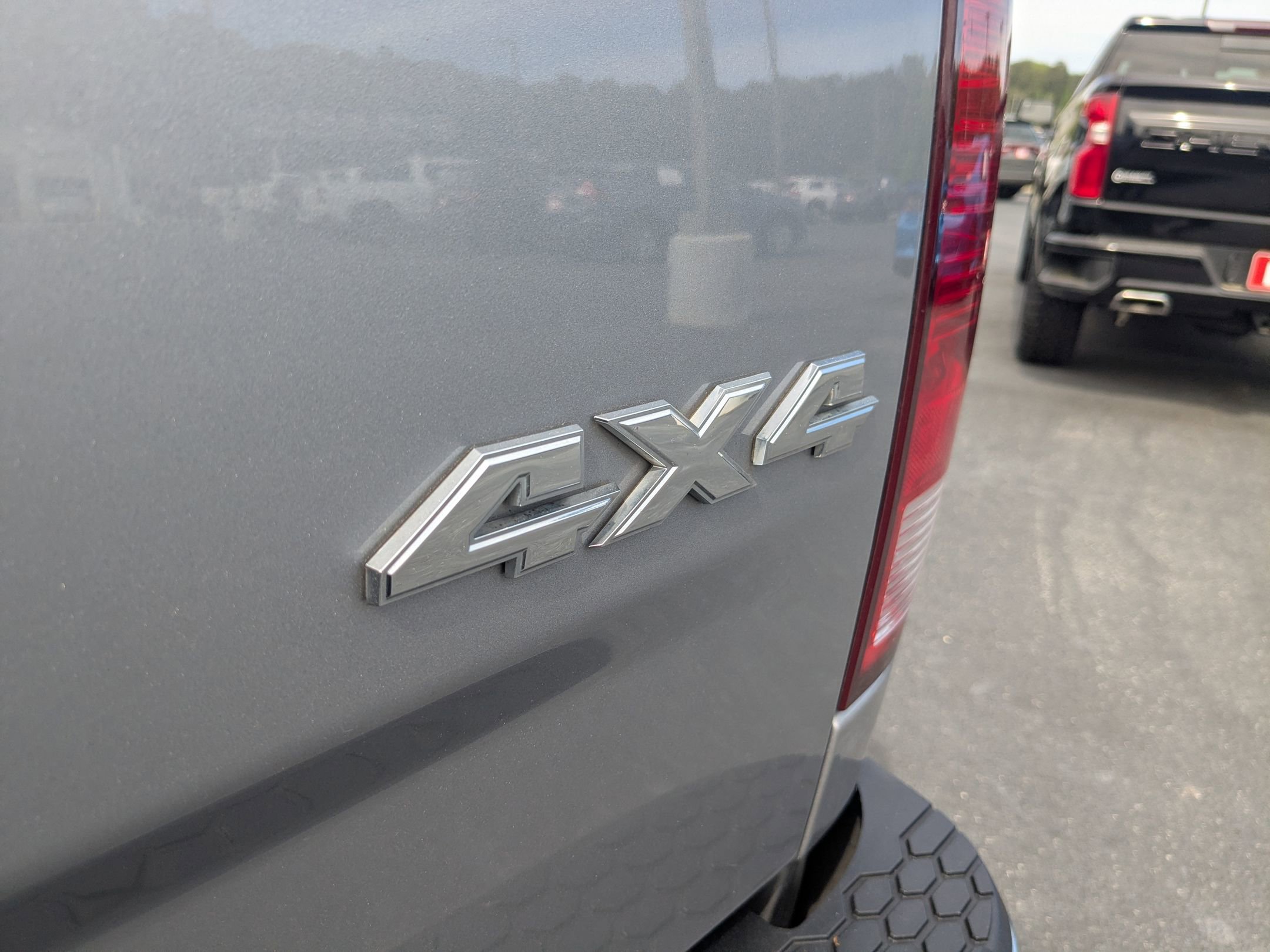 Used 2022 RAM 1500 Classic SLT w/ Electronics Group AWD/4WD image 29