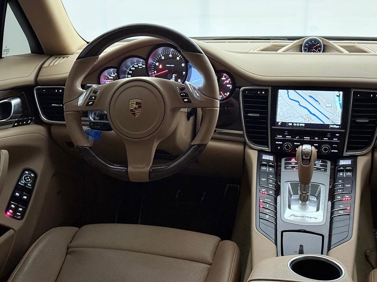 Used 2014 Porsche Panamera 4 image 30