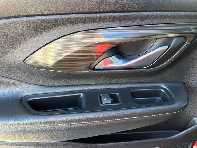 Used 2023 GMC Terrain SLE w/ Elevation Edition image 17