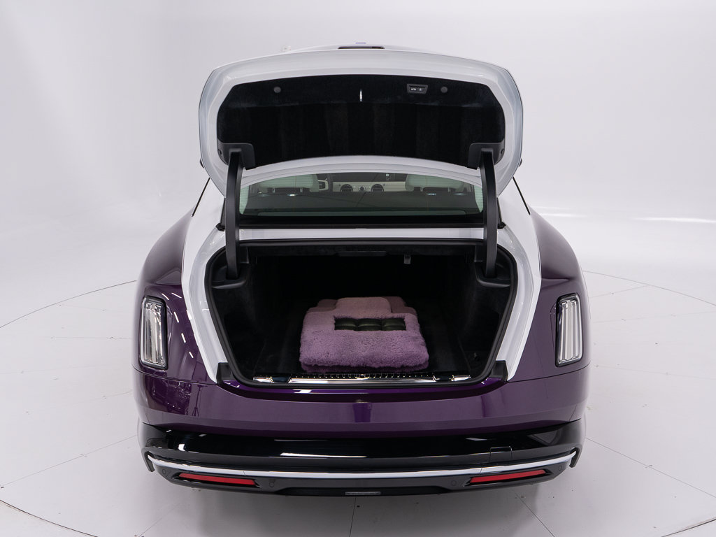 Used 2024 Rolls-Royce Spectre w/ Spectre Launch Package AWD/4WD image 39