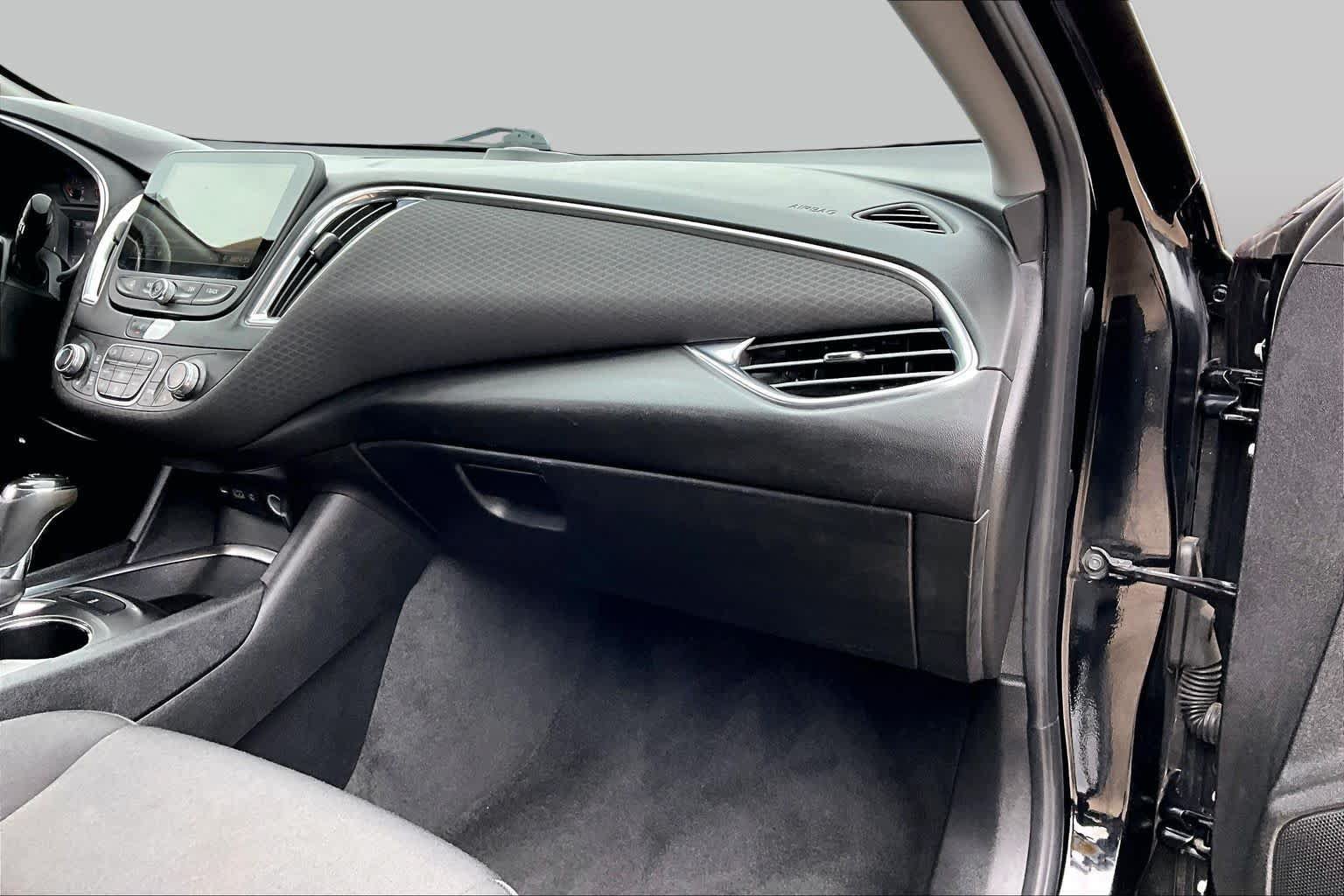 Used 2020 Chevrolet Malibu LT FWD image 18