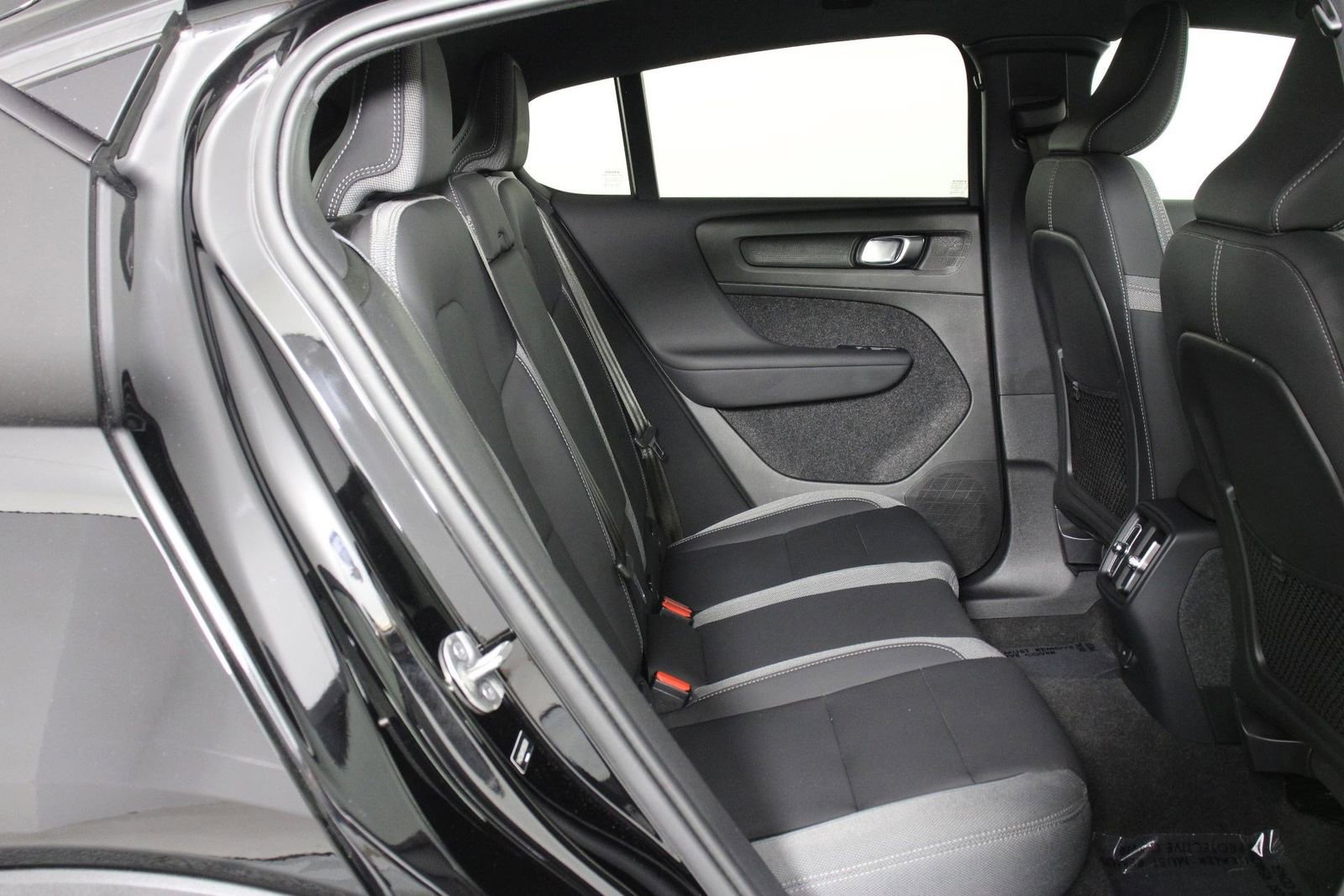 Certified 2023 Volvo C40 Recharge Core AWD/4WD image 28