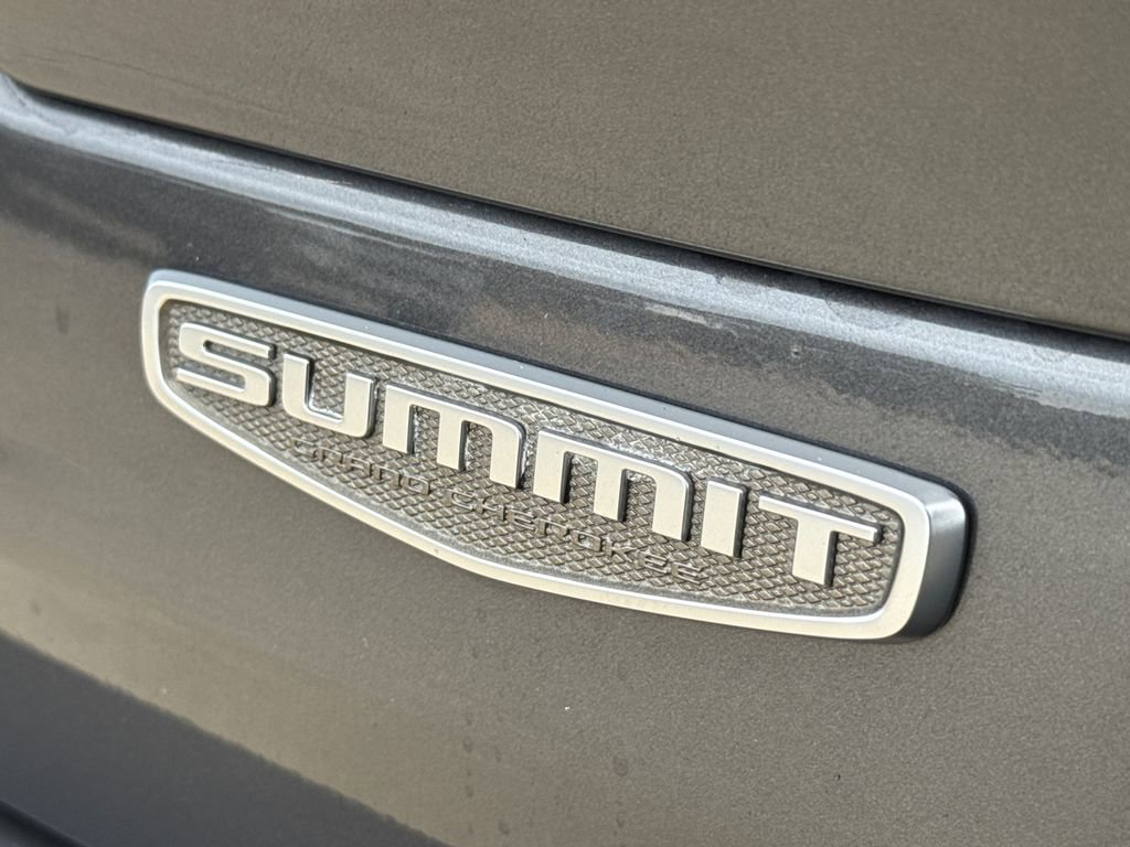 Used 2022 Jeep Grand Cherokee Summit AWD/4WD image 10