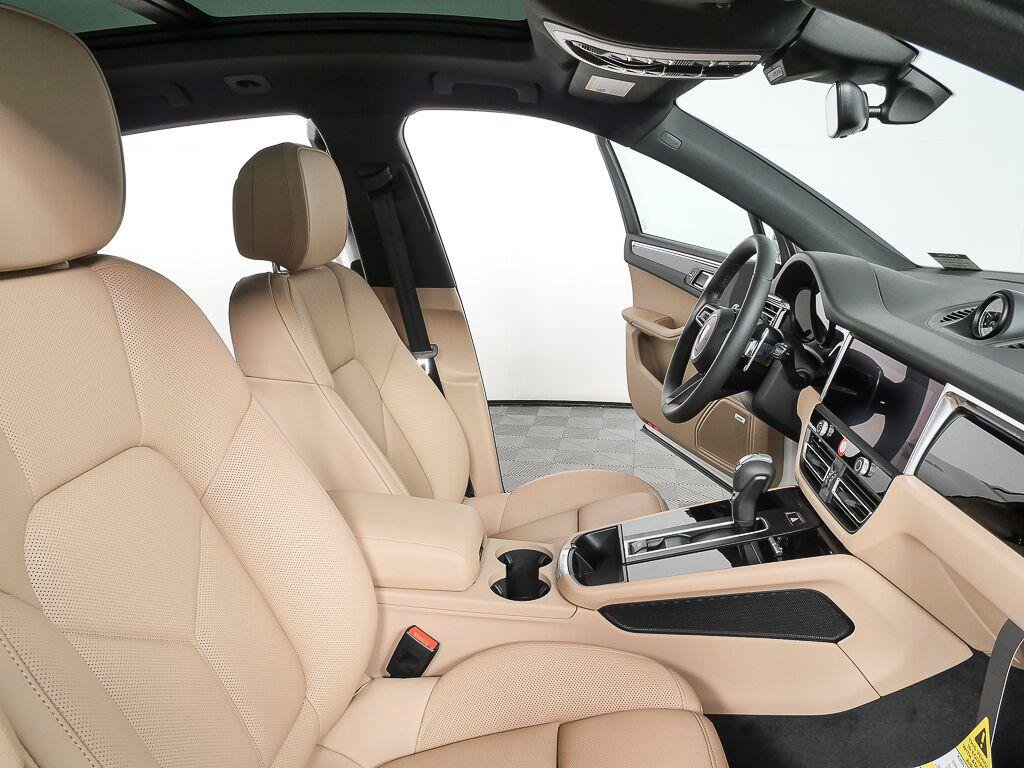 Certified 2026 Porsche Macan Turbo AWD/4WD image 23