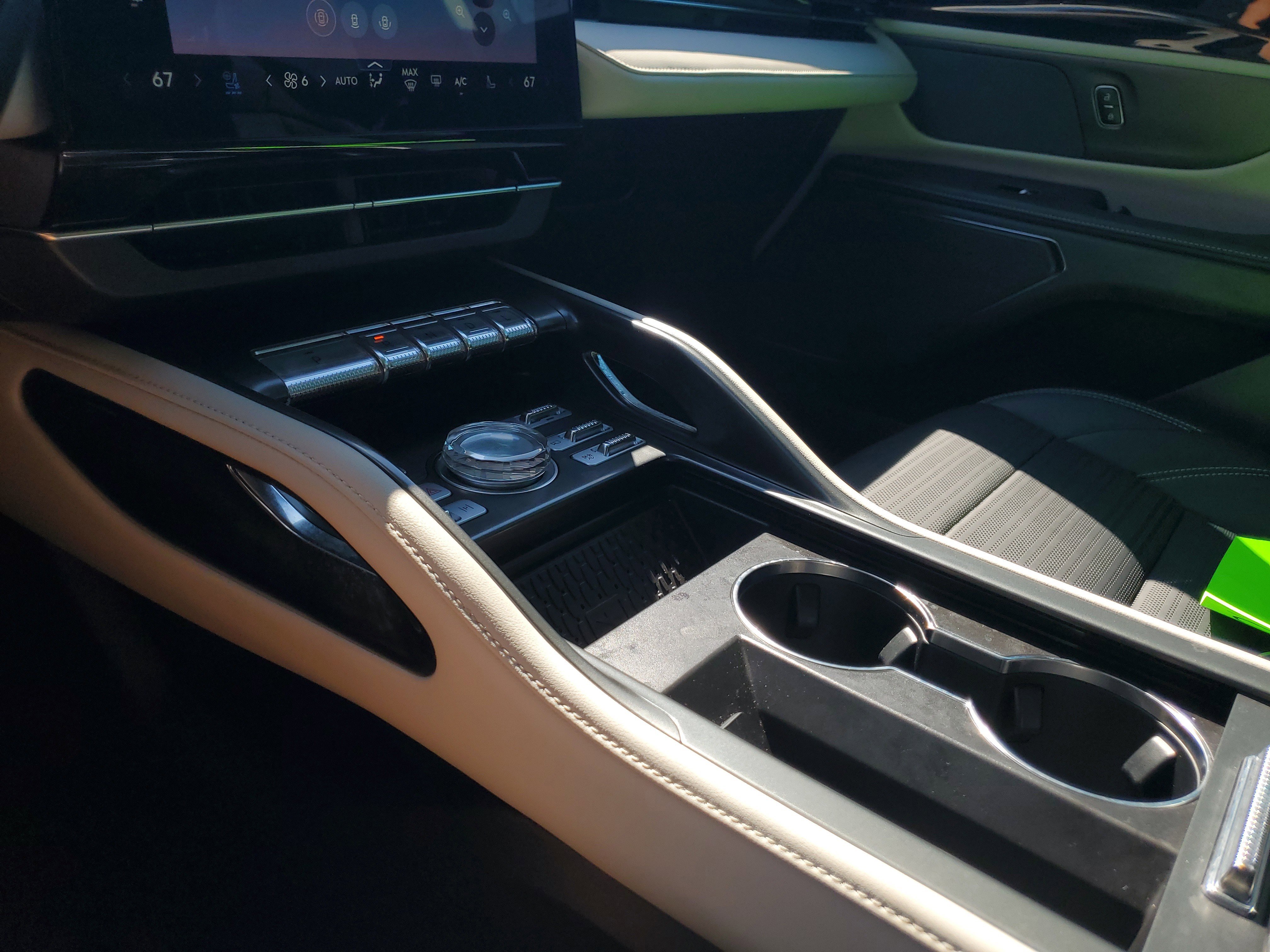 Used 2024 Lincoln Nautilus Reserve image 24