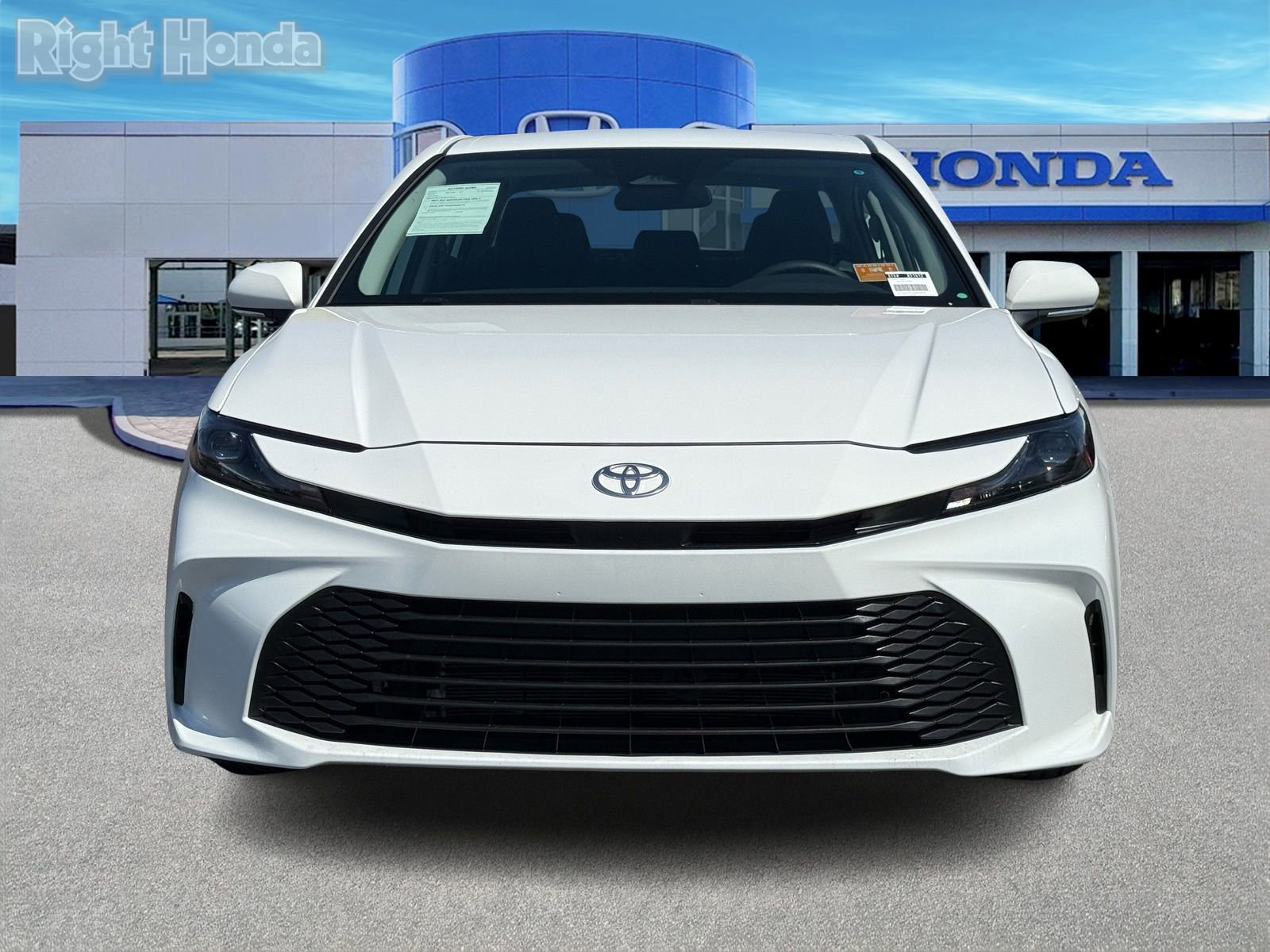 Used 2025 Toyota Camry LE image 5