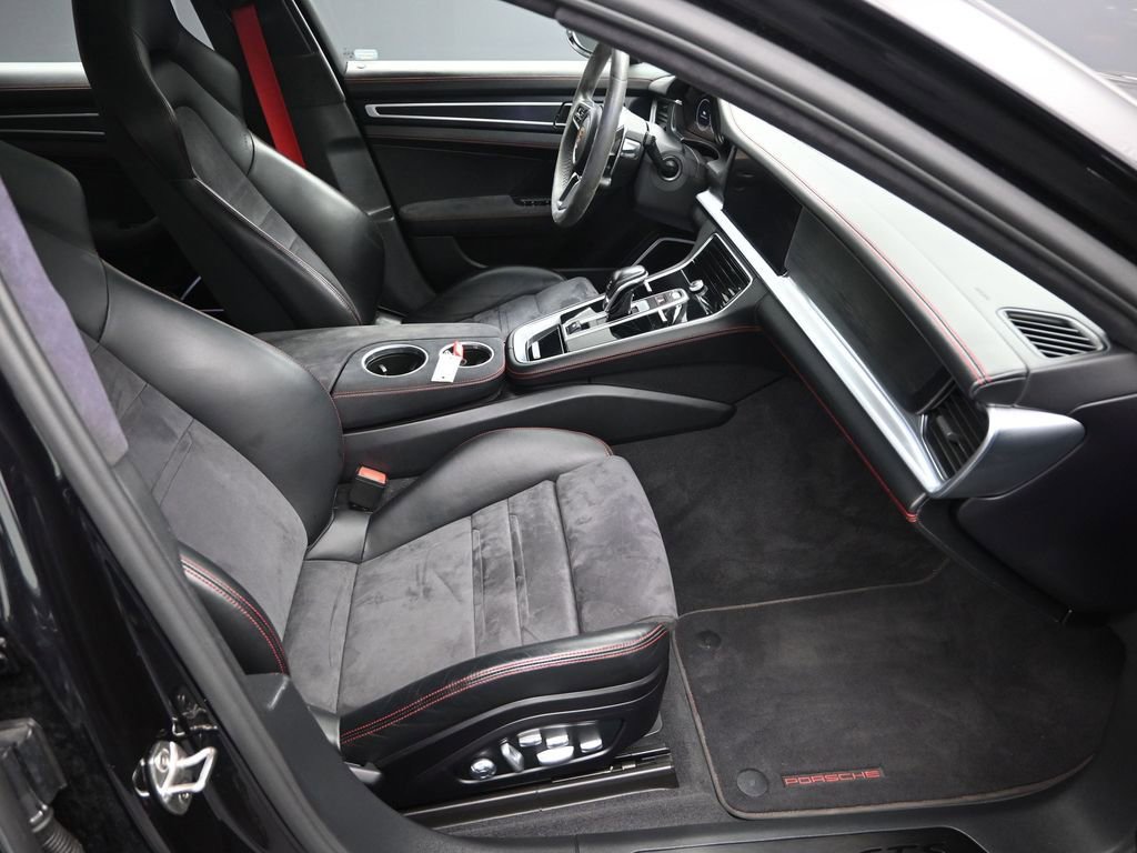 Used 2019 Porsche Panamera GTS image 39