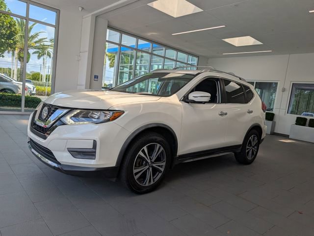 Used 2019 Nissan Rogue SV w/ Premium Package FWD image 3