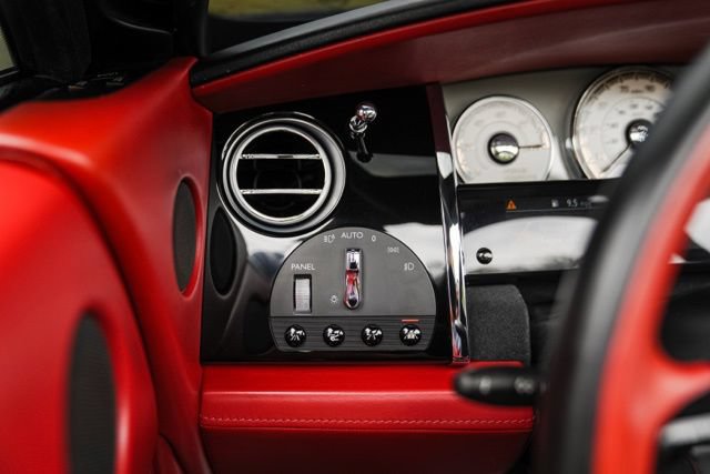 Used 2016 Rolls-Royce Dawn RWD image 36