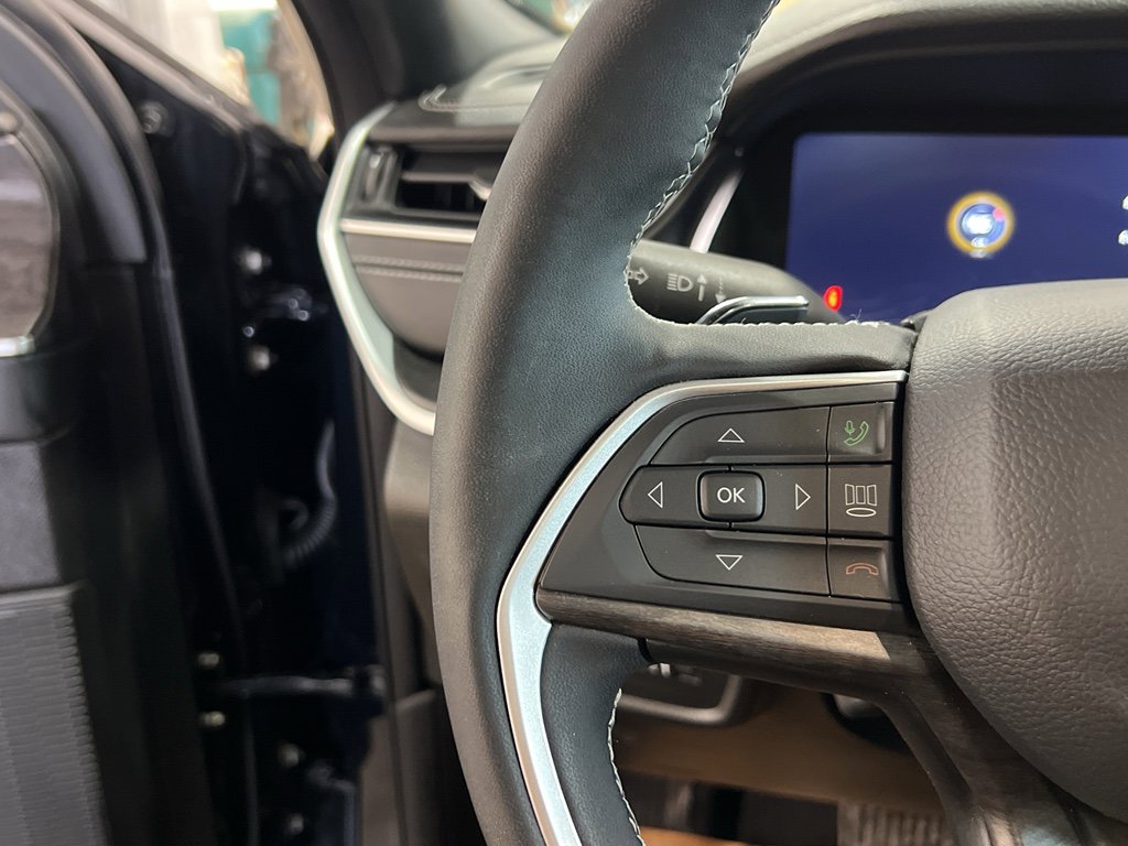 Used 2024 Jeep Grand Cherokee L Limited w/ Luxury Tech Group II image 32