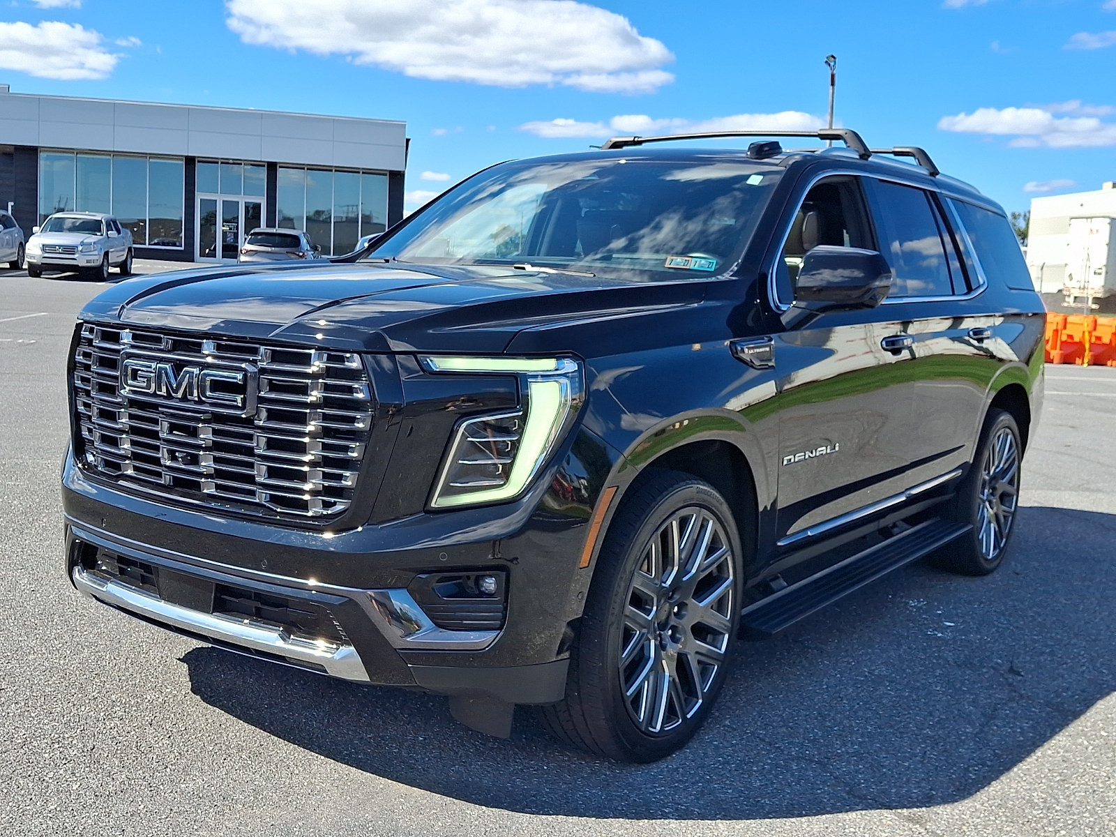Used 2025 GMC Yukon Denali Ultimate AWD/4WD image 3