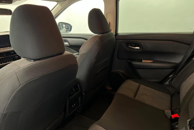 Used 2024 Nissan Rogue SV image 19