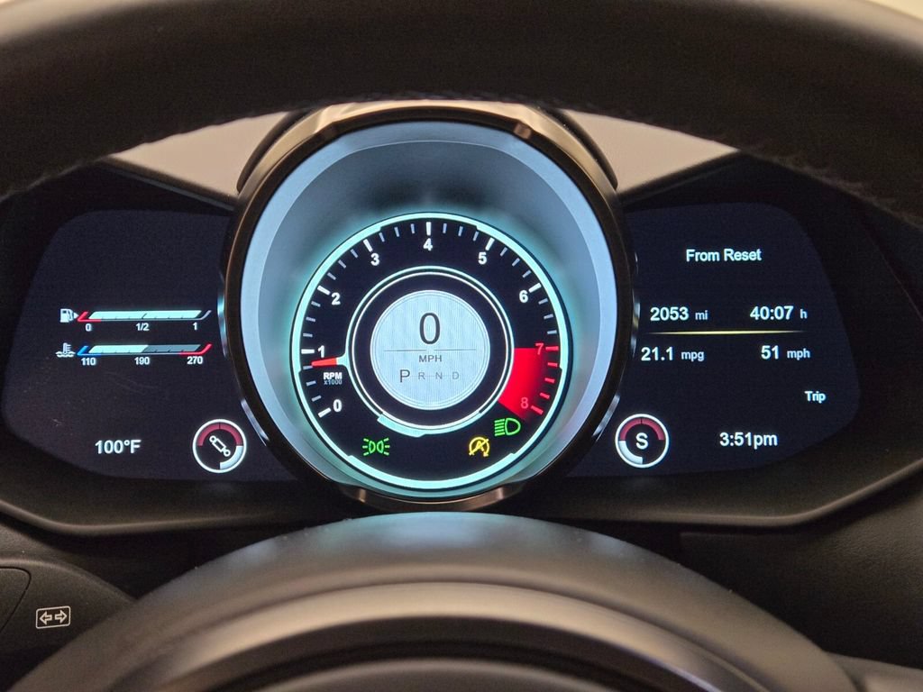 Used 2023 Aston Martin V8 Vantage Coupe RWD image 31
