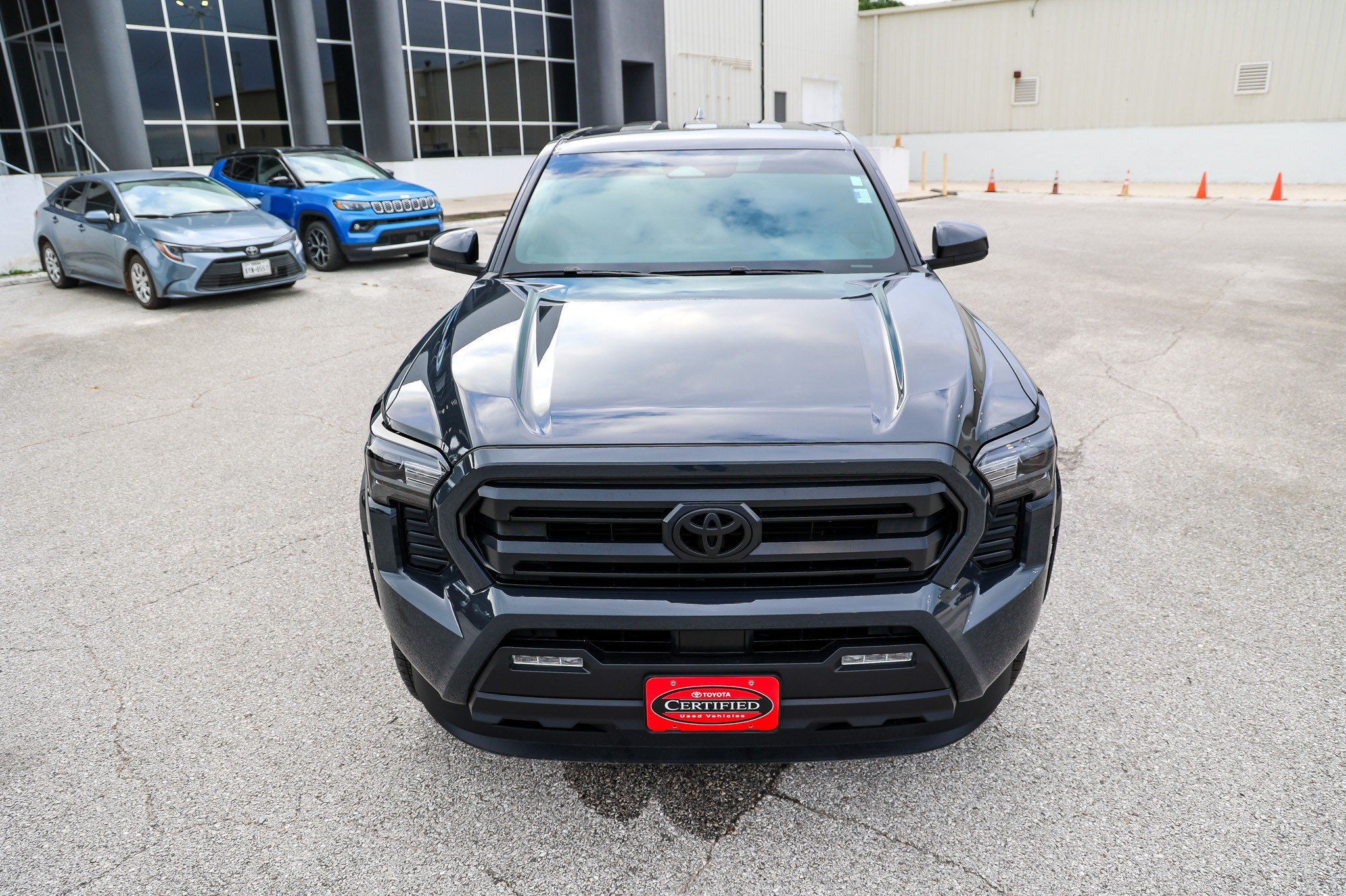 Certified 2025 Toyota Tacoma SR5 AWD/4WD image 4