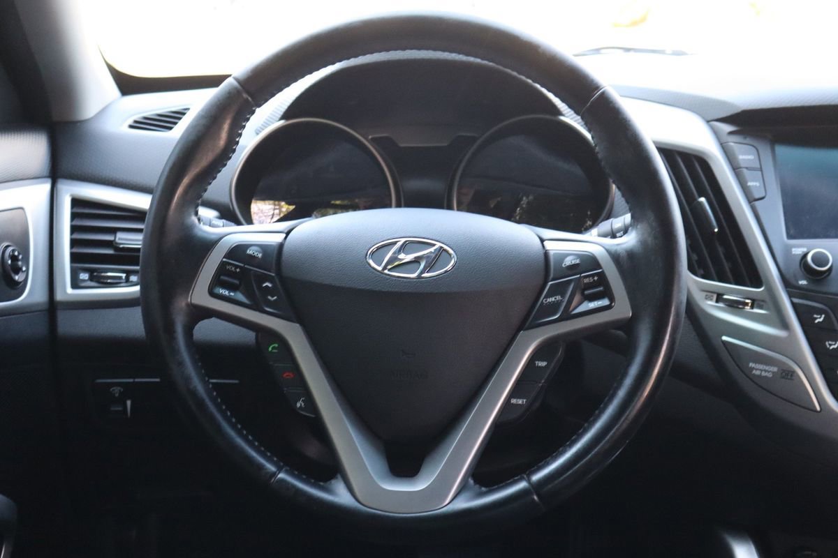 Used 2017 Hyundai Veloster FWD image 18
