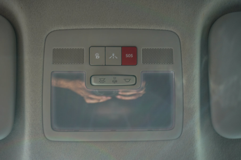 Used 2025 Hyundai Venue Limited FWD image 24