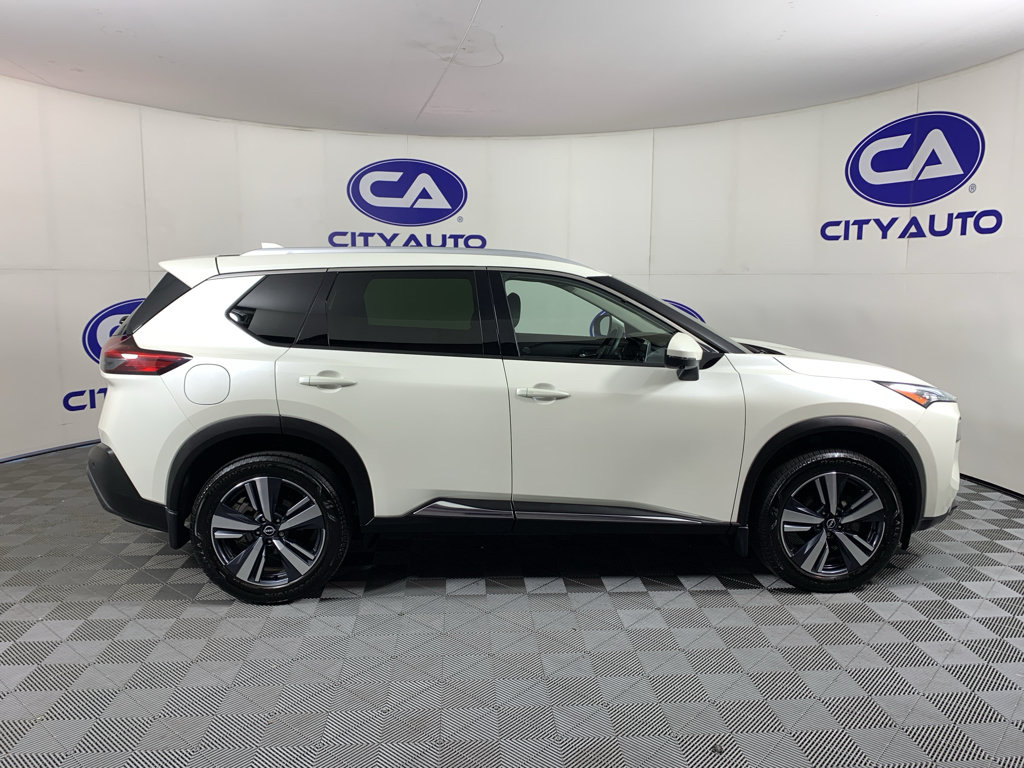 Used 2023 Nissan Rogue SL FWD image 2