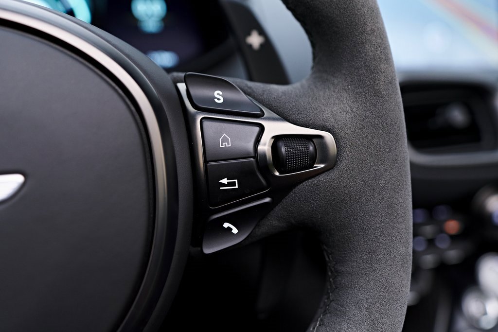 Used 2023 Aston Martin V8 Vantage Roadster image 59