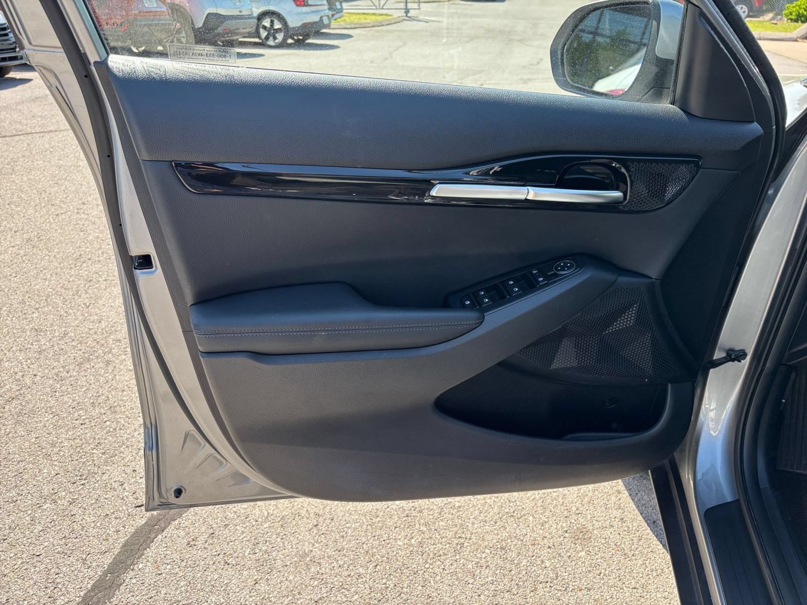 Used 2025 Kia Seltos S FWD image 18