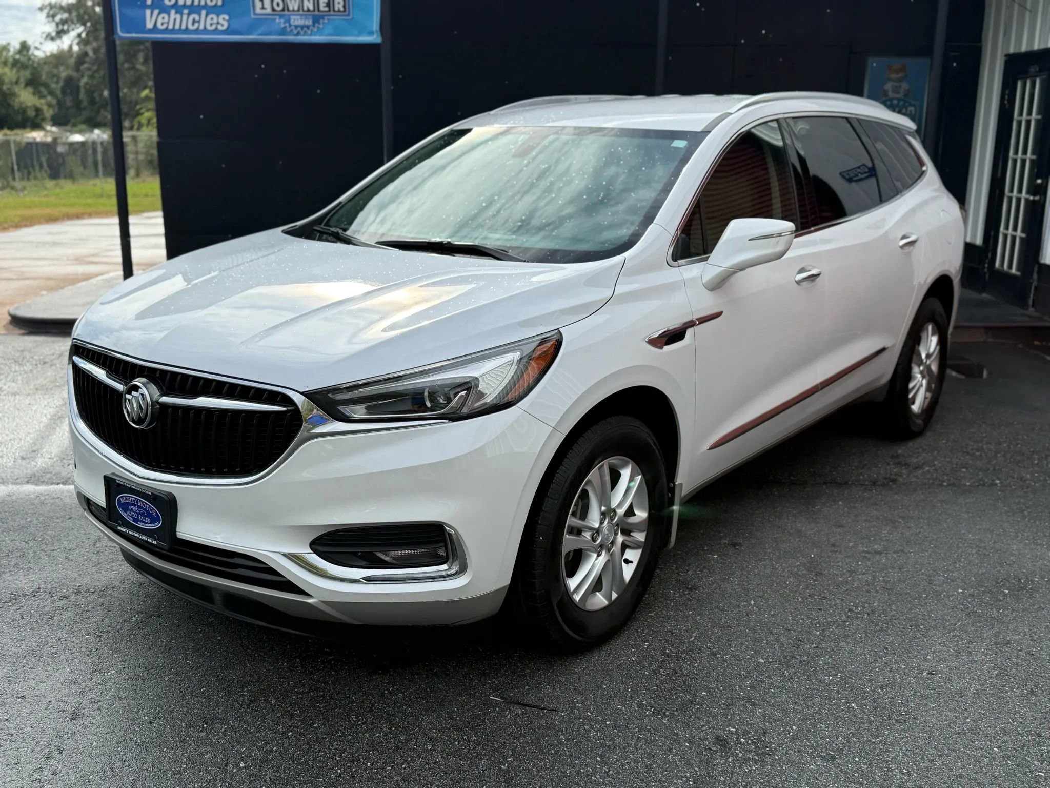 Used 2019 Buick Enclave Essence image 3