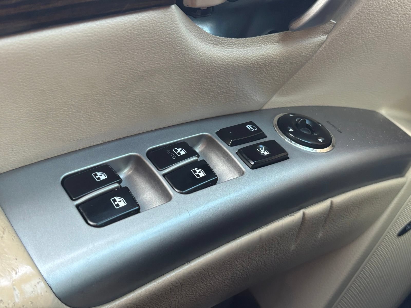 Used 2011 Hyundai Santa Fe Limited w/ Navigation Pkg 4 FWD image 13