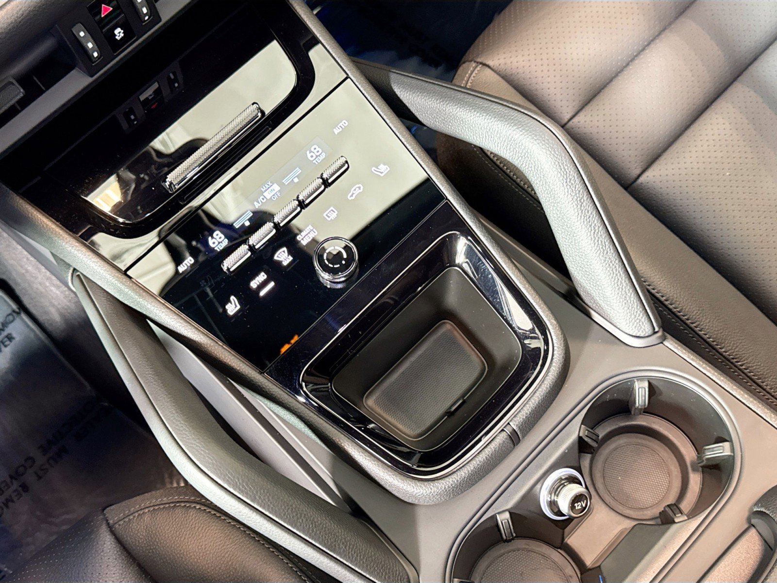 Used 2025 Porsche Cayenne image 18