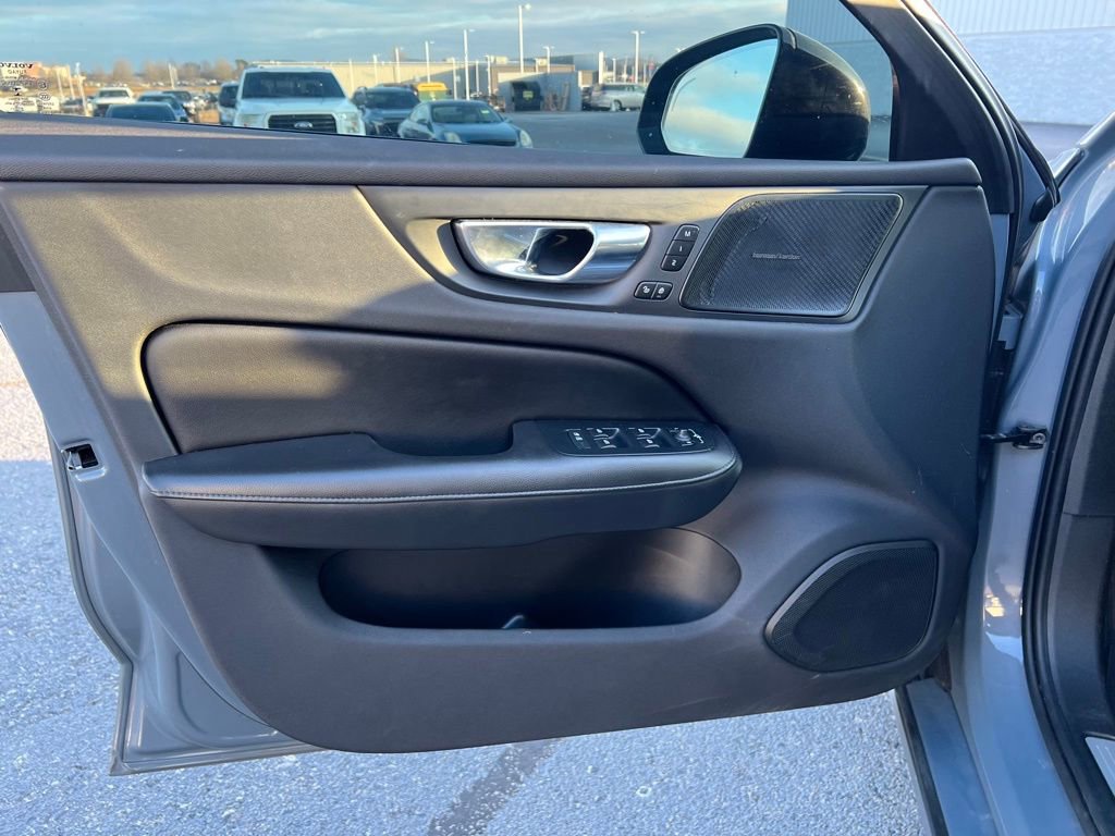 Used 2022 Volvo S60 B5 Inscription image 13