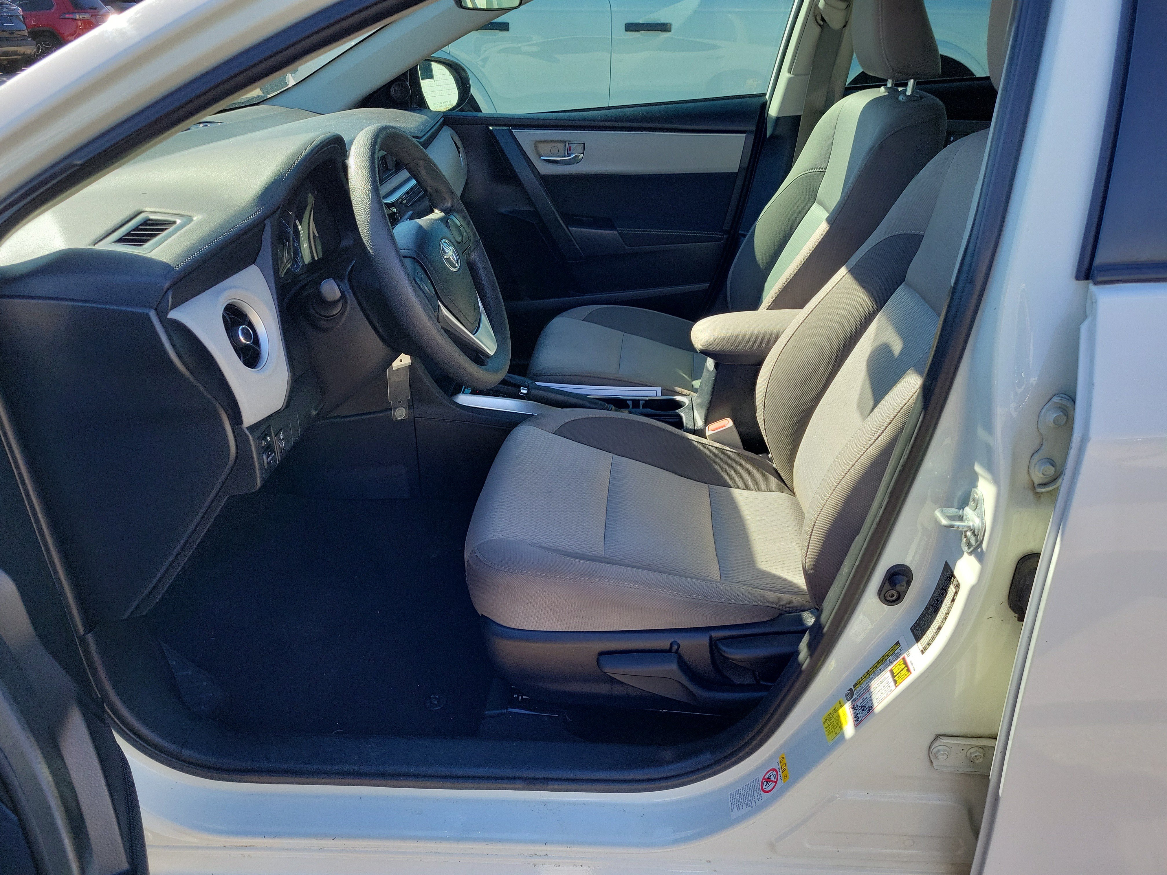 Used 2017 Toyota Corolla LE w/ Carpet Mat Package (TMS) FWD image 15