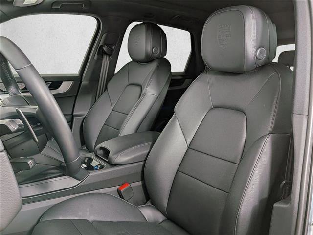 Certified 2025 Porsche Cayenne image 5