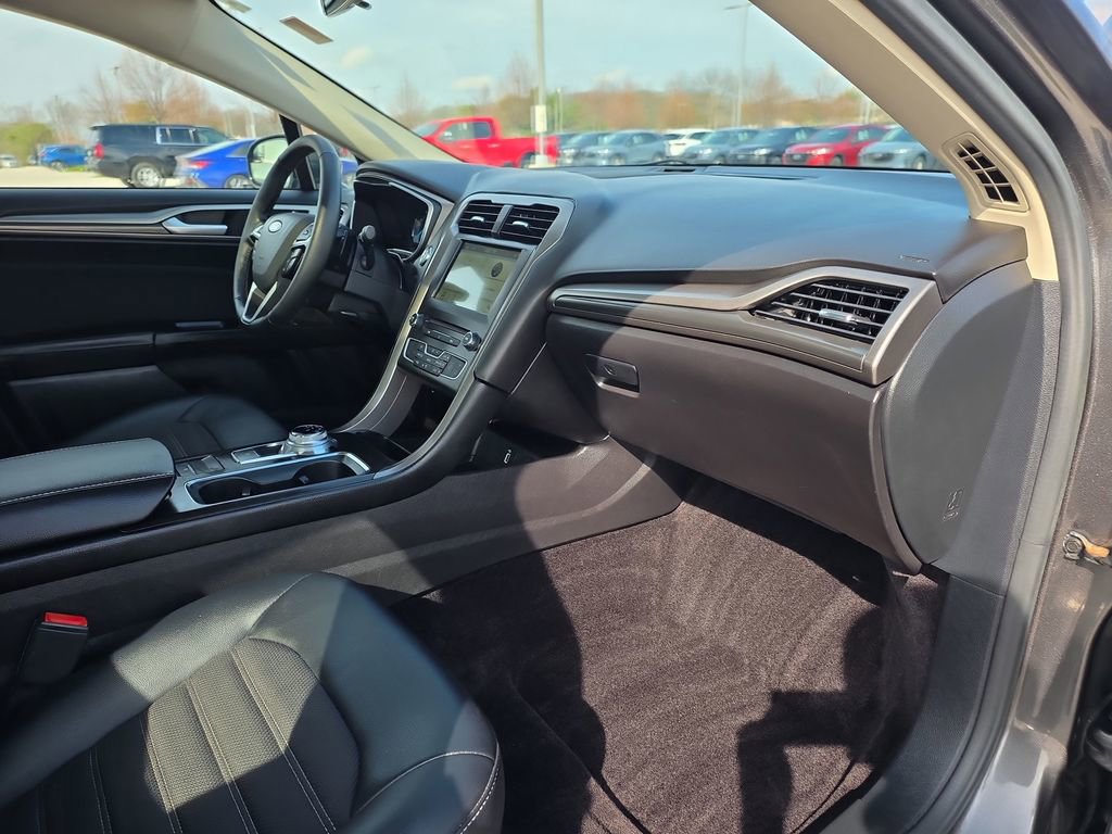 Used 2017 Ford Fusion SE w/ Equipment Group 201A image 10