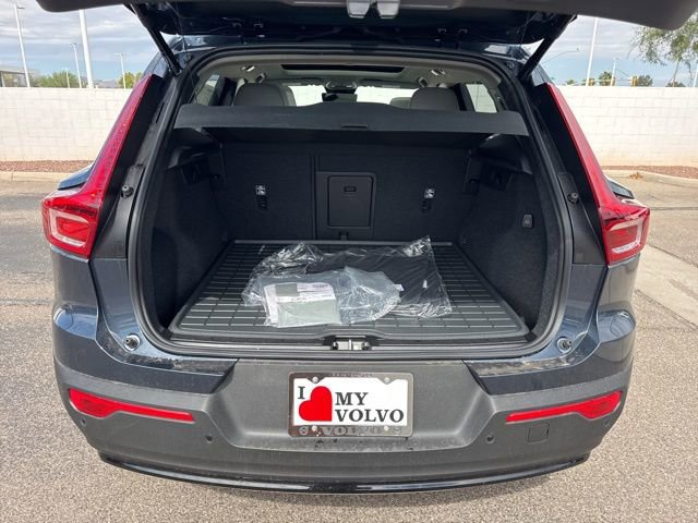 New 2026 Volvo XC40 B4 Plus w/ Protection Package FWD image 7