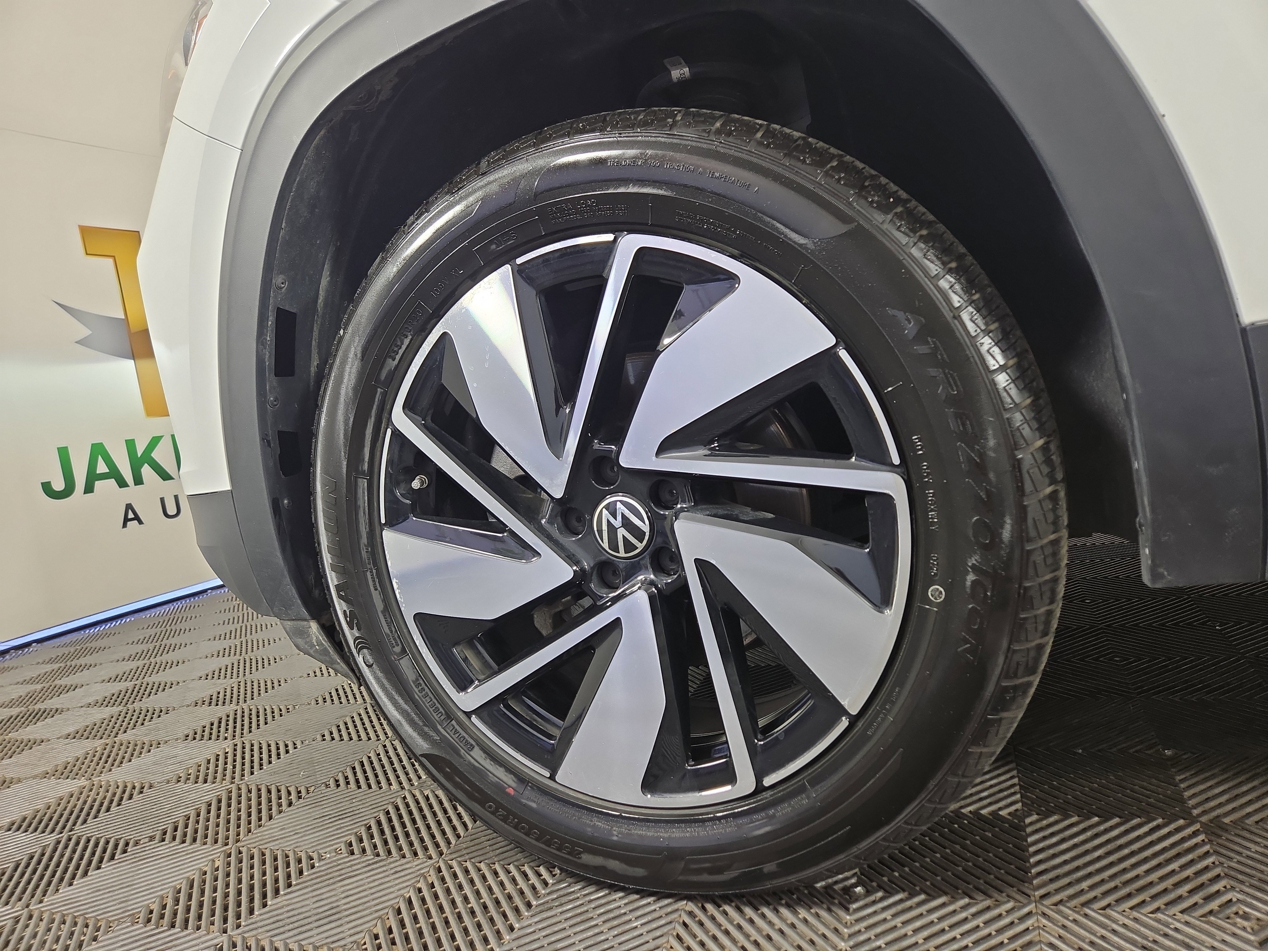 Used 2024 Volkswagen Atlas SE image 33