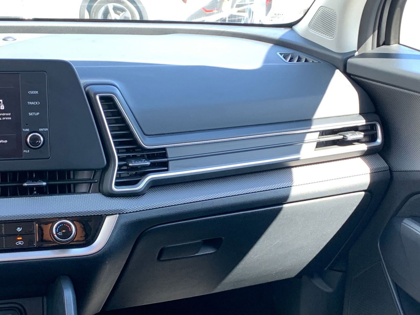 Used 2025 Kia Sportage LX image 34