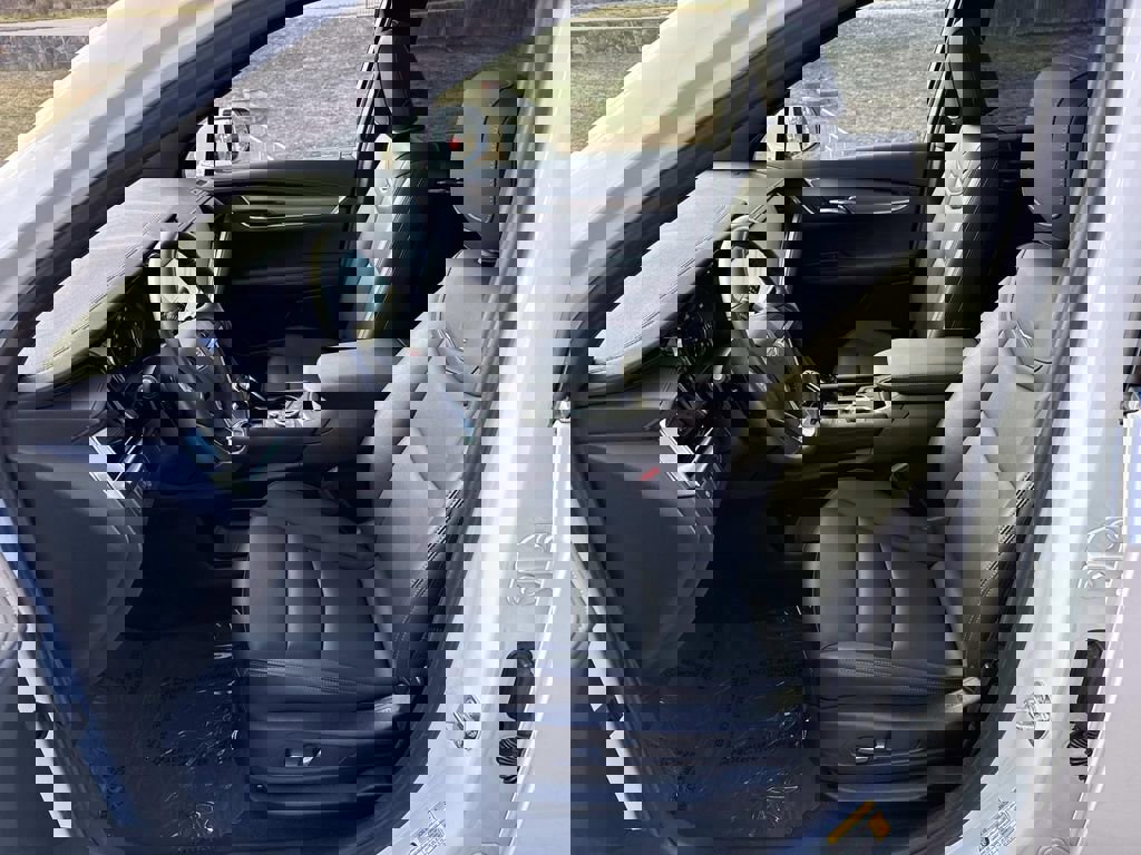 New 2025 Cadillac XT6 Luxury image 14