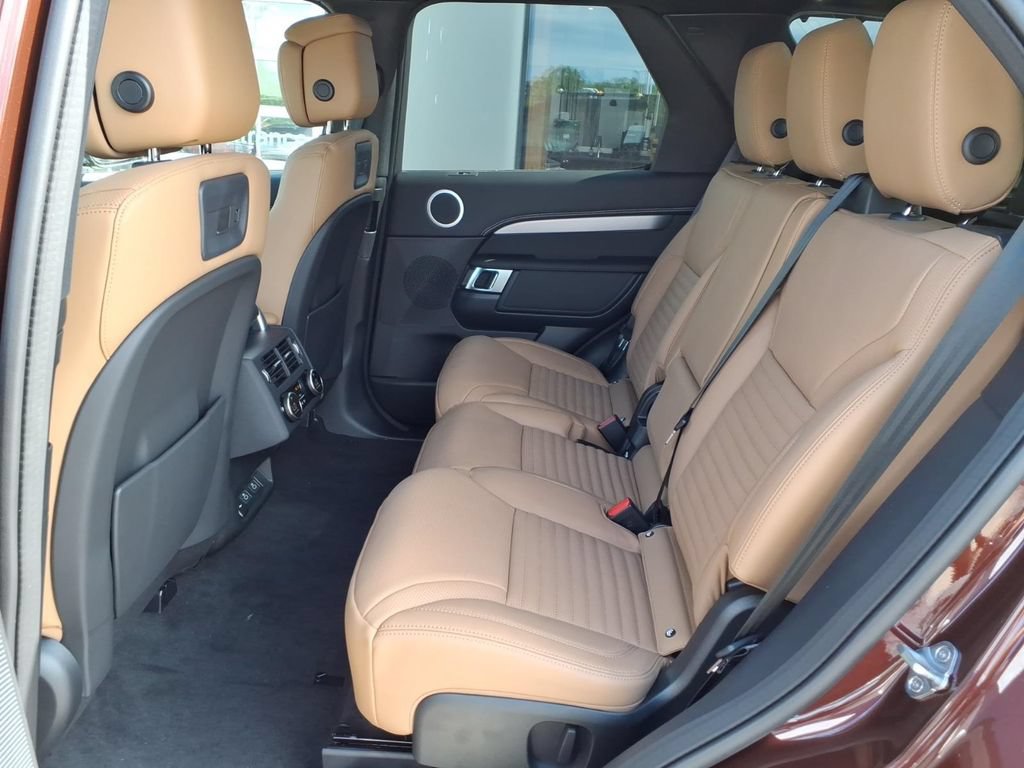 New 2026 Land Rover Discovery Limited Edition AWD/4WD image 8