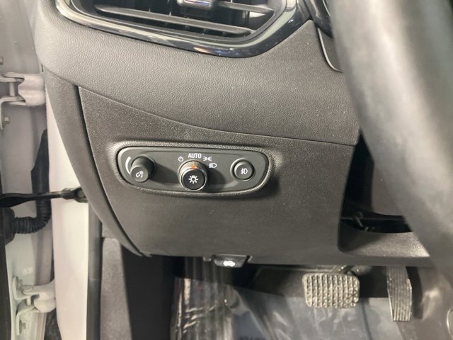 Used 2023 Chevrolet Equinox Premier image 10