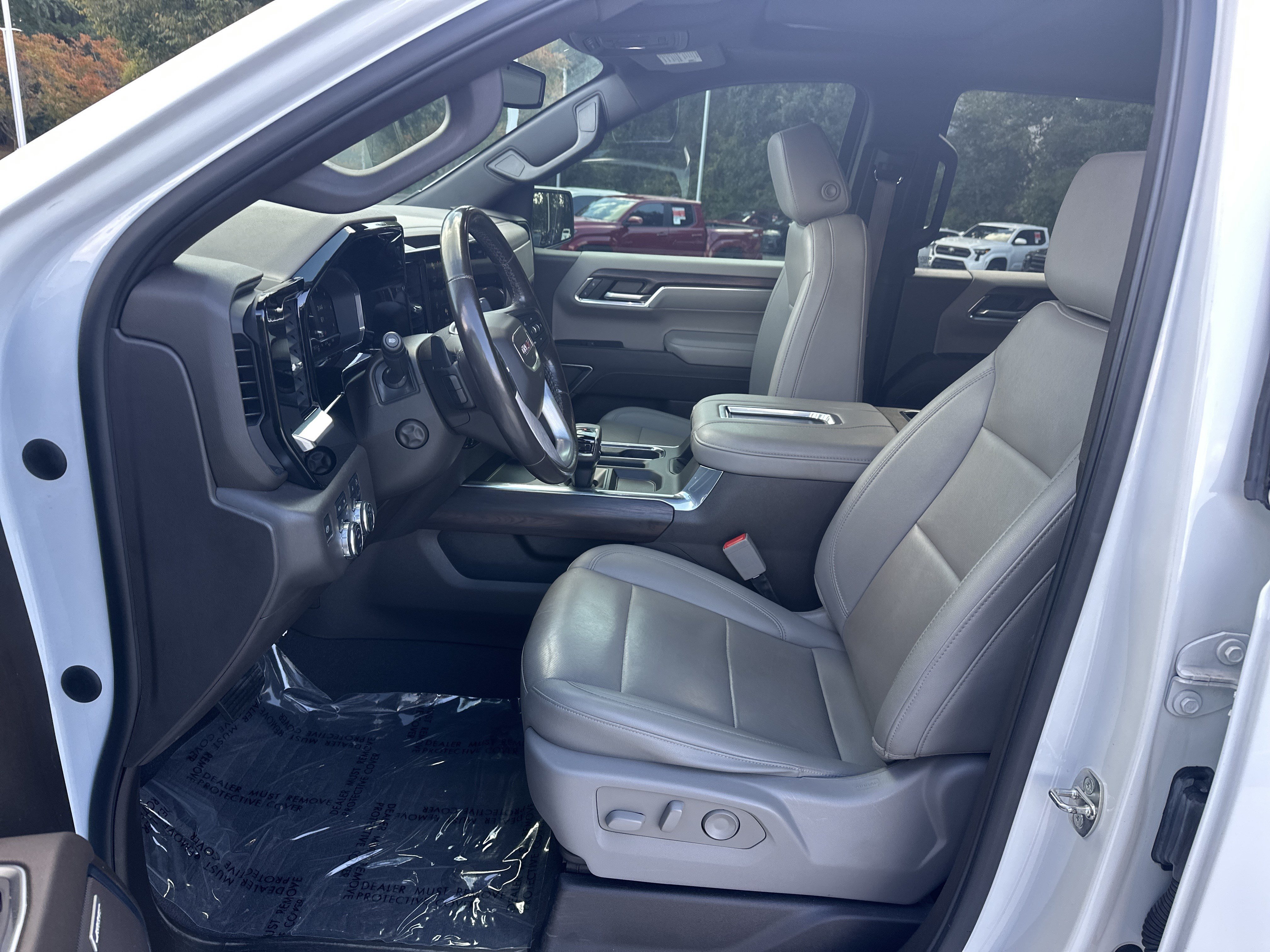 Used 2022 GMC Sierra 1500 SLT w/ SLT Premium Plus Package AWD/4WD image 16