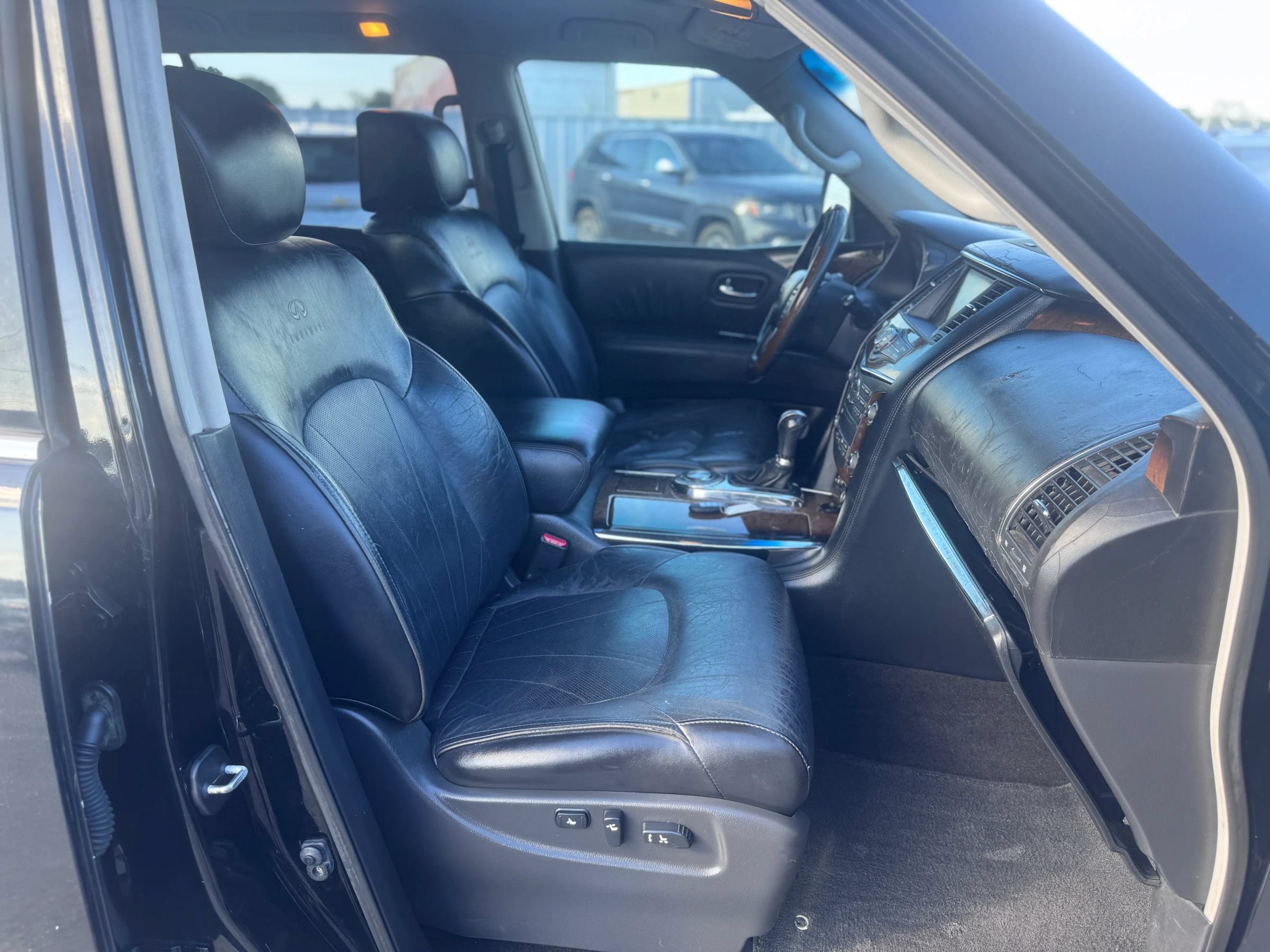 Used 2011 INFINITI QX56 2WD w/ Deluxe Touring Pkg image 10