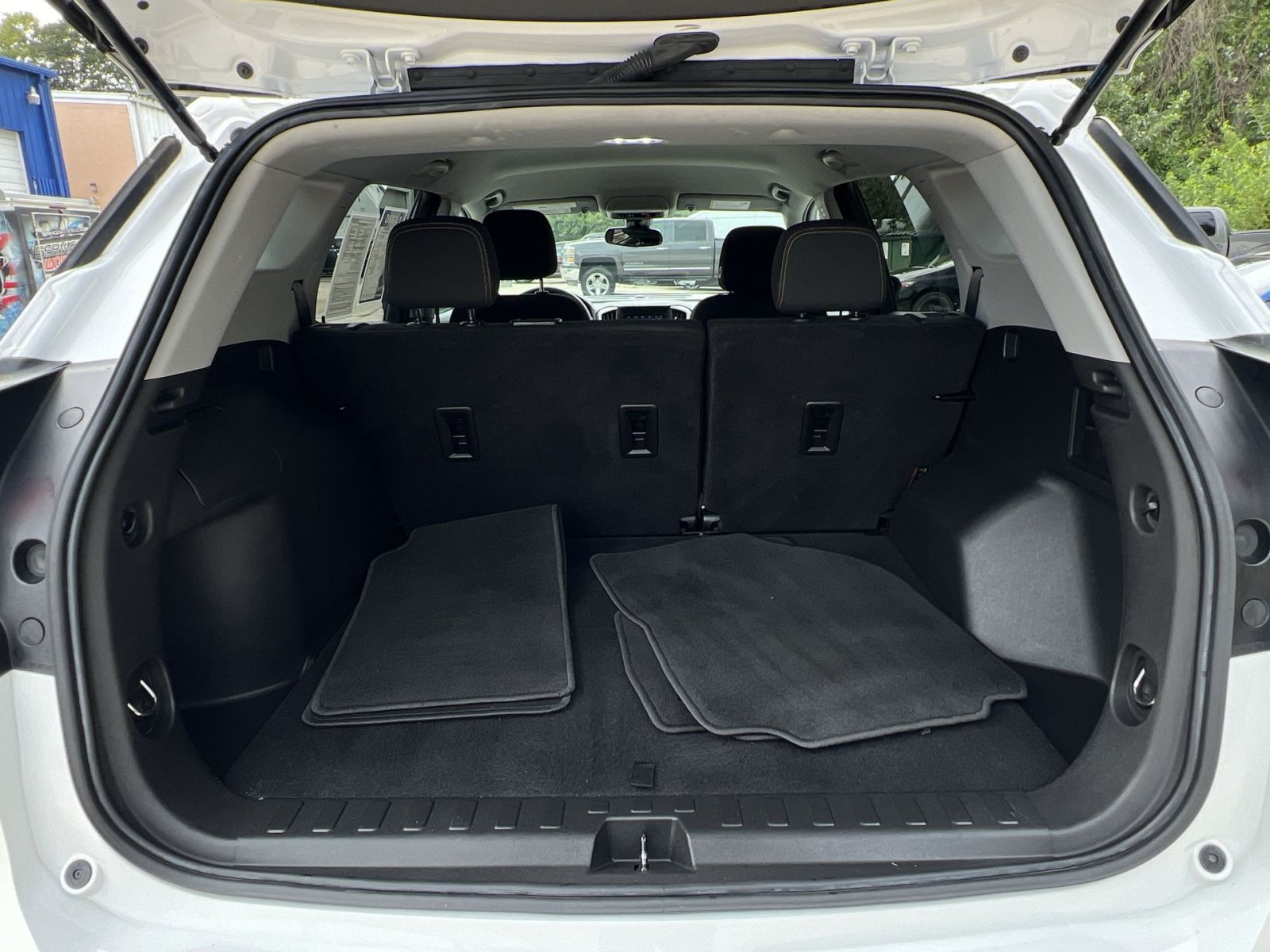 Used 2021 GMC Terrain SLE FWD image 32