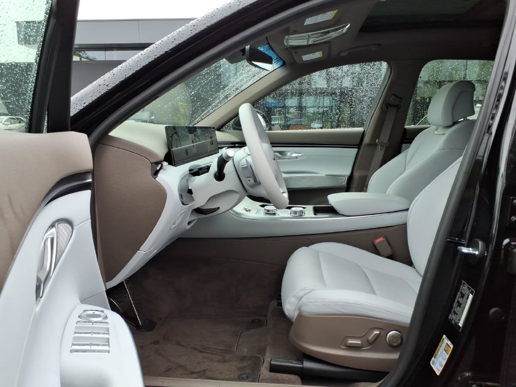 Used 2026 Genesis Electrified GV70 AWD/4WD image 16