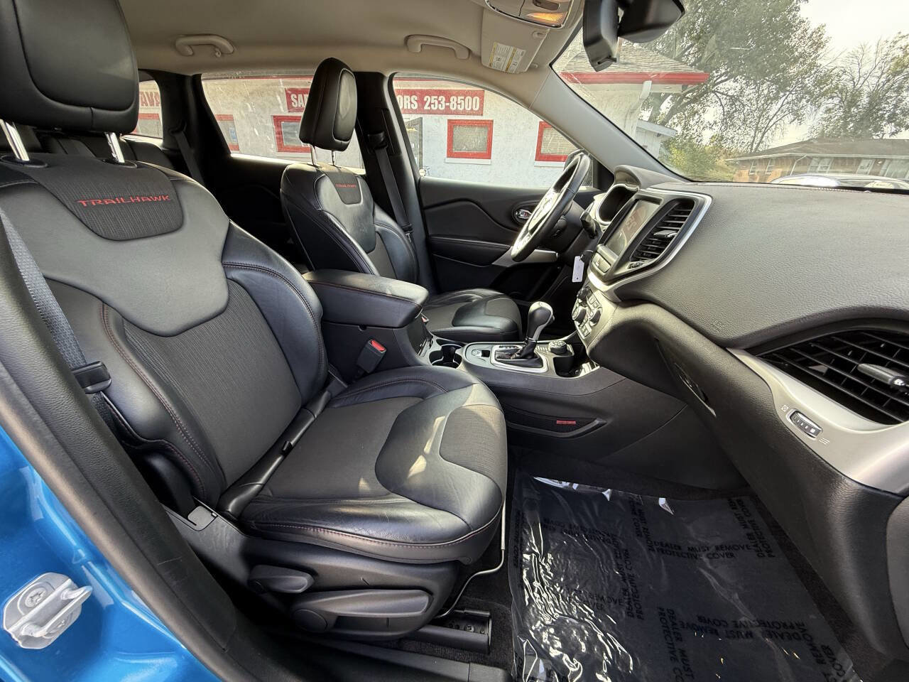 Used 2017 Jeep Cherokee Trailhawk w/ Cold Weather Group image 10