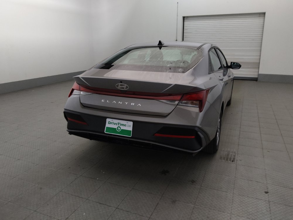 Used 2025 Hyundai Elantra SE w/ Cargo Package FWD image 7