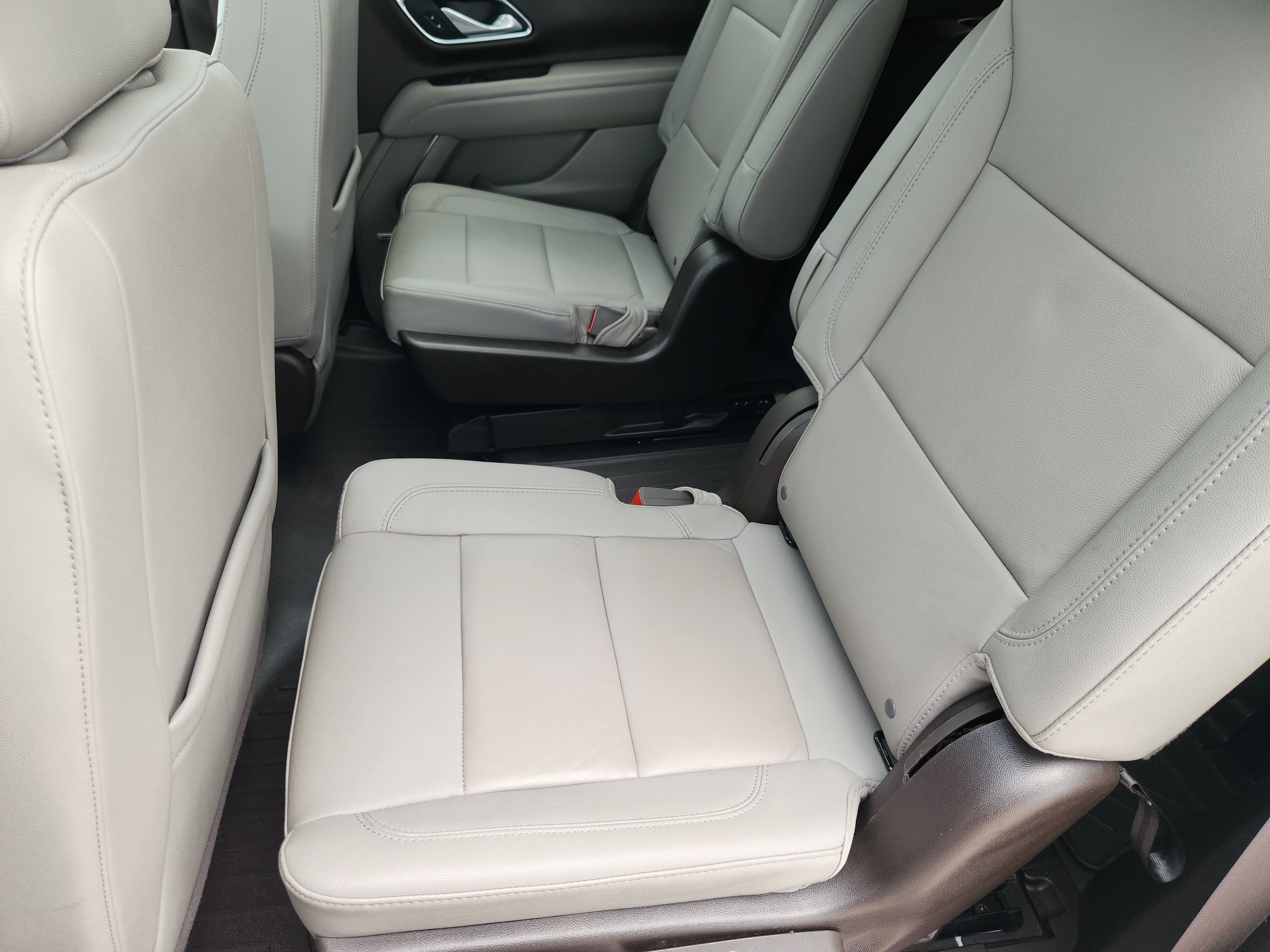 Used 2023 Chevrolet Tahoe Z71 w/ Luxury Package AWD/4WD image 31