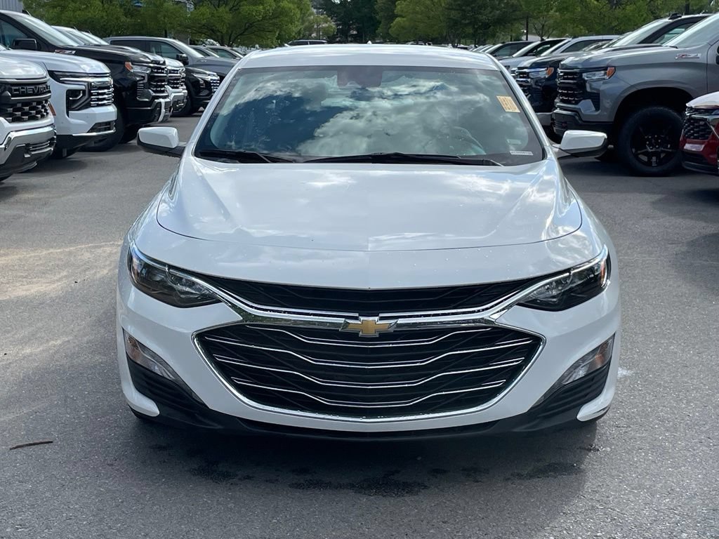 Used 2025 Chevrolet Malibu LT FWD image 2